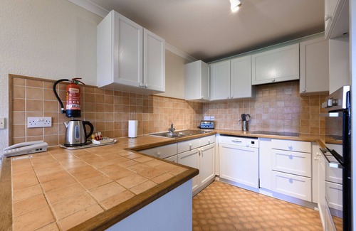 Praze-An-Beeble Apartment | Luxury holiday apartment on 5* Country Club Estate. Free leisure centre.