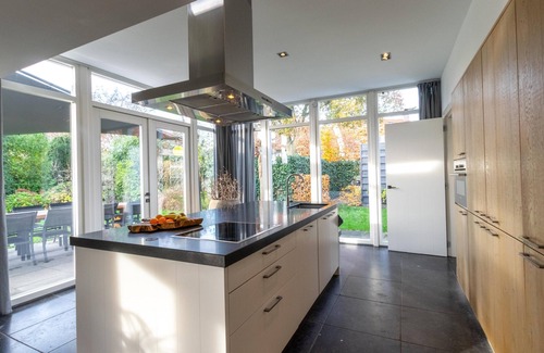 Oosterhout House | Luxury holiday home with enclosed garden