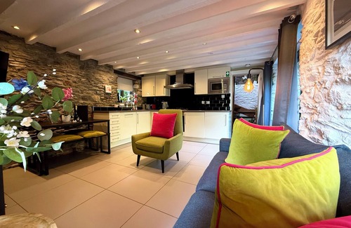 Newton Ferrers Cabin | Luxury Holiday Lodge with Private Hot Tub, Fishing & Giant Cinema & Games Room.