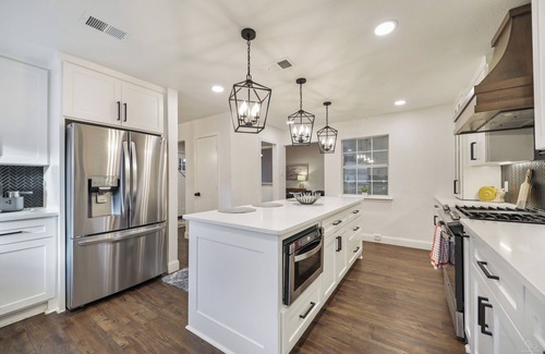 North Central Carrollton House | Luxury Home 4 Bedroom/2Bath