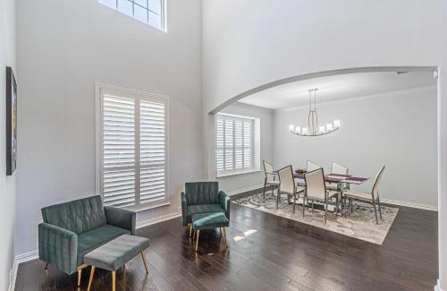 Garland House | Luxury Home, Big Backyard, Family & Friends