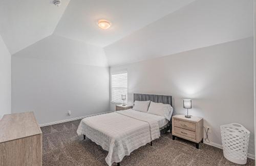 Garland House | Luxury Home, Big Backyard, Family & Friends