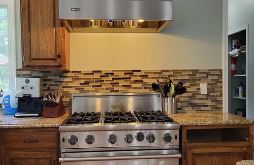 Westlake House | Luxury Home, Chef's Kitchen, Quiet Street! 15 min to Airport/Dwntown, 5 to Beach