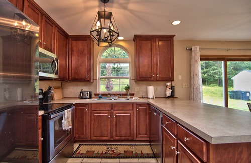 Tunkhannock Township House | Luxury home, close to Kalahari, Ski Resorts, Fireplace, Ping Pong, Pool Table