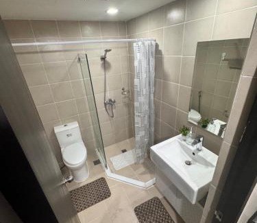 Luzon Apartment | Luxury Home Comfort At Manhattan Plaza Cubao WiFi