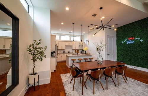 Midtown House | Luxury Home in Midtown With Skyline View