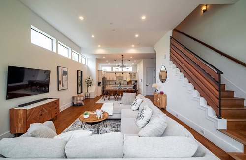 Midtown House | Luxury Home in Midtown With Skyline View