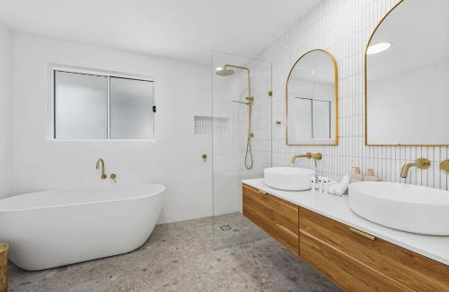 Burleigh Waters House | Luxury home in the heart of Burleigh