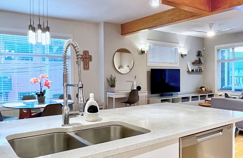 Grandview-Woodland House | Luxury Home on the Drive with AC (Family-Friendly & Business Travel Ready)