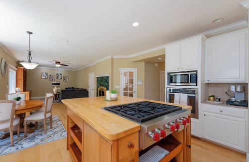 Ukiah House | Luxury Home walking distance to Downtown