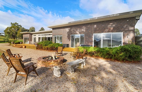 Goughs Bay House | Luxury home with valley views 5 minutes to the lake