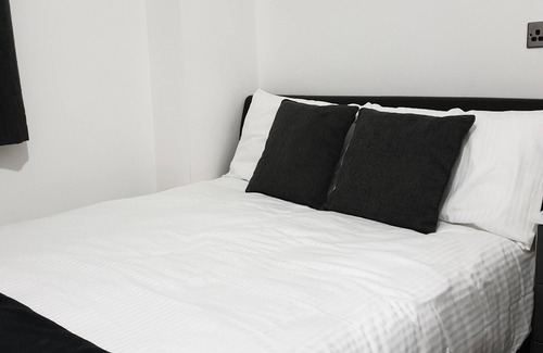 Walsall House | Luxury Homestay in Walsall