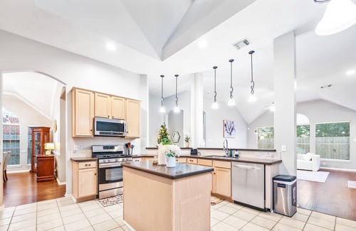 Spring House | Luxury HOUSE 4 BEDROOM & 3 Bath