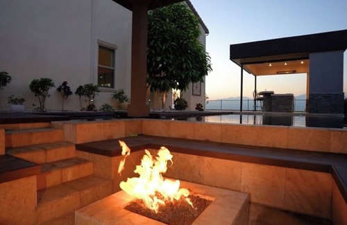 Walnut Valley House | Luxury House/City View/Village