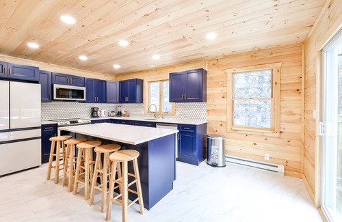 Tannersville House | Luxury House Hot Tub, Sauna, Game room