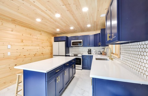 Tannersville House | Luxury House Hot Tub, Sauna, Game room