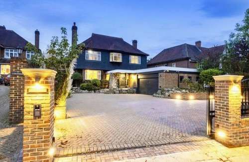 Coombe Hill House | Luxury House in New Malden