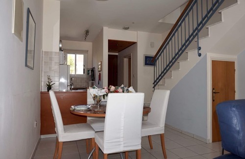 Universal House | Luxury House,Small Complex,Large Pool,Free WiFi, Paphos Airport Transfers