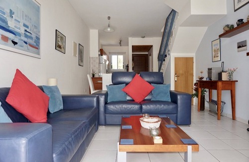 Universal House | Luxury House,Small Complex,Large Pool,Free WiFi, Paphos Airport Transfers