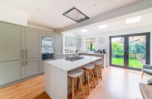 Watford House | Luxury house w/Parking Nr Harry Potter & Train St