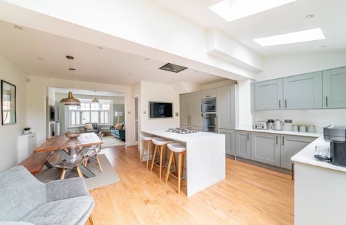 Watford House | Luxury house w/Parking Nr Harry Potter & Train St