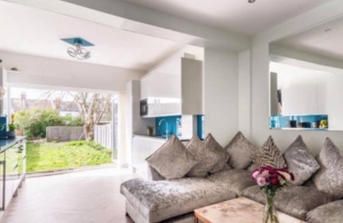 Wembley Central House | Luxury house with huge garden close to Wembley stadium