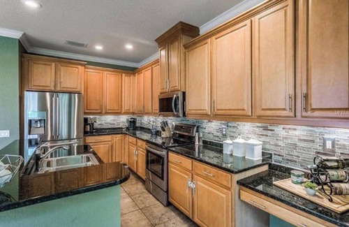 Courier City - Oscawana House | Luxury Hyde Park Townhome- WALK TO RESTAURANTS/BARS