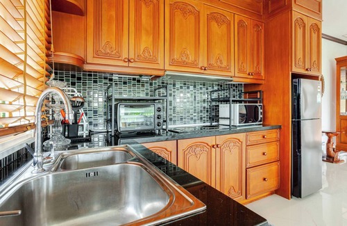 Central Pattaya Villa | Luxury Iconic Royal Boat Pool Villa North Pattaya