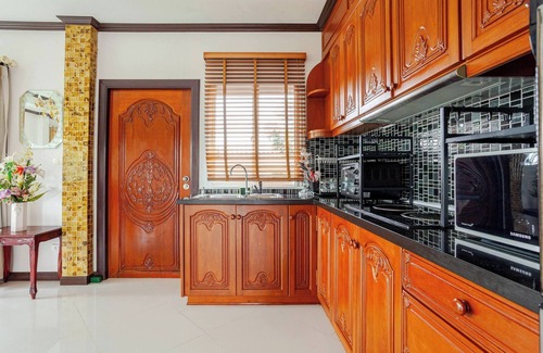 Central Pattaya Villa | Luxury Iconic Royal Boat Pool Villa North Pattaya