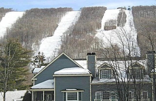 Hancock Apartment | Luxury Jiminy Ski On Off Village Ctr Condo Sleeps4