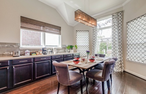 Katy House | Luxury Katy Retreat- 5 bed/3 bath - BBQ Grill, Fire Pit/Office/TV Projector