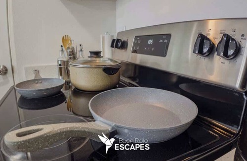 Zona 11 Apartment | Luxury KING Bed | FREE Pool & Gym | With Balcony