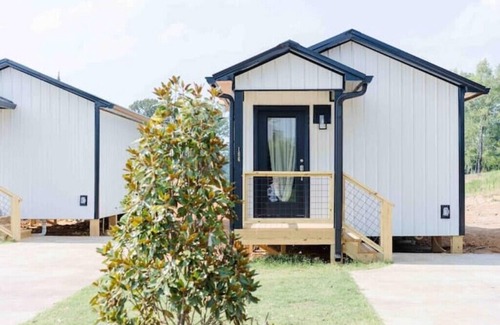 Lincoln House | Luxury Lake Bungalow: King Bed, Deck, Lake Access #3