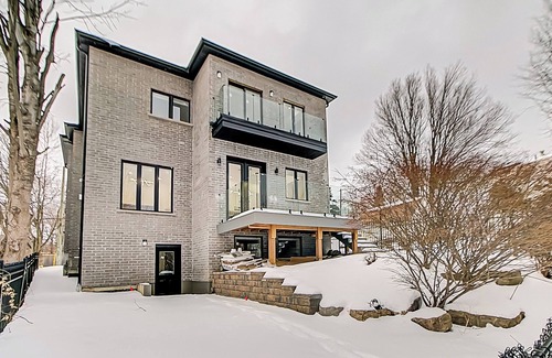 Scarborough House | Luxury lake & Ravine view 2 bed Suit (b) 2025 built