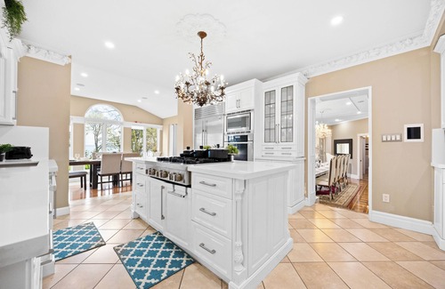 Burlington House | Luxury Lakefront | Games, Firepit, Piano & Views