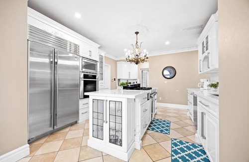 Burlington House | Luxury Lakefront | Games, Firepit, Piano & Views