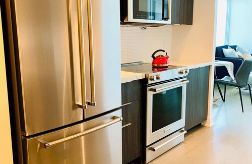 Humber Bay Shores Condo | Luxury Lakefront Oasis❤️ Stunning Views of the Lake, Harbour & Toronto Skyline❤️