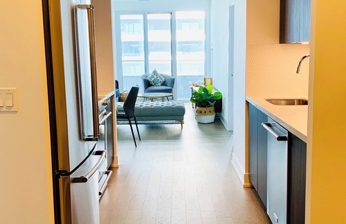 Humber Bay Shores Condo | Luxury Lakefront Oasis❤️ Stunning Views of the Lake, Harbour & Toronto Skyline❤️