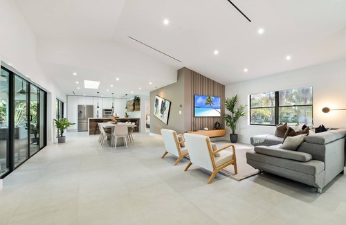 Kendall West House | Luxury Lakefront Oasis w/Pool & Jacuzzi