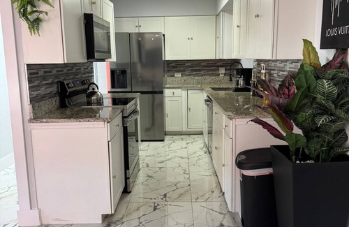 Orlando House | Luxury Lakefront Pool Near Orlando Airport & Disney