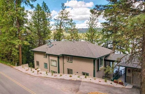Liberty Lake House | Luxury Lakefront Retreat at Liberty Lake