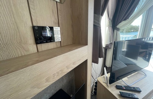 Tattershall House | Luxury lakeside Caravan on the award winning Tattershall Lakes with Hot Tub, private Fishing Peg