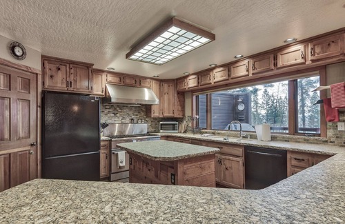 Lake Forest House | Luxury Lakeside Retreat + Hot Tub + Lake Views + Deck