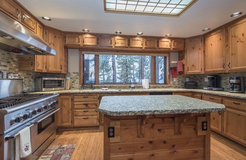 Lake Forest House | Luxury Lakeside Retreat + Hot Tub + Lake Views + Deck