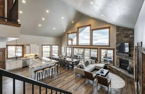 Fish Haven Cabin | Luxury lakeview house with hot tub, pools, pickleball, b-ball and private beach!