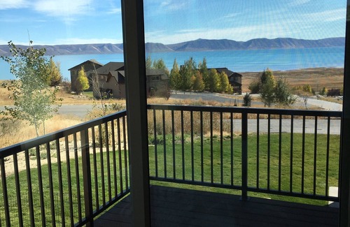 Fish Haven Cabin | Luxury lakeview house with hot tub, pools, pickleball, b-ball and private beach!