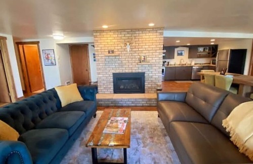 Bigfork House | Luxury Lakeview Suite with Stunning Sunsets in Popular Woods Bay Location