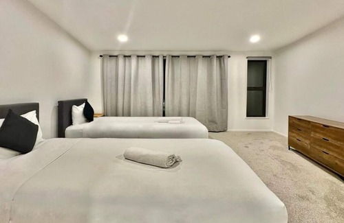 Papatoetoe House | Luxury Living in a New Terrace House
