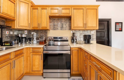Norbrook Apartment | Luxury Living Modern & Contemporary Home with Brand New Pool in Manor Park
