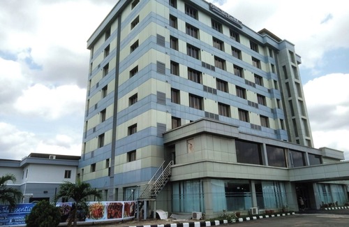 Owerri House | Luxury & Location: Golden Tulip Owerri. with WiFi, AC